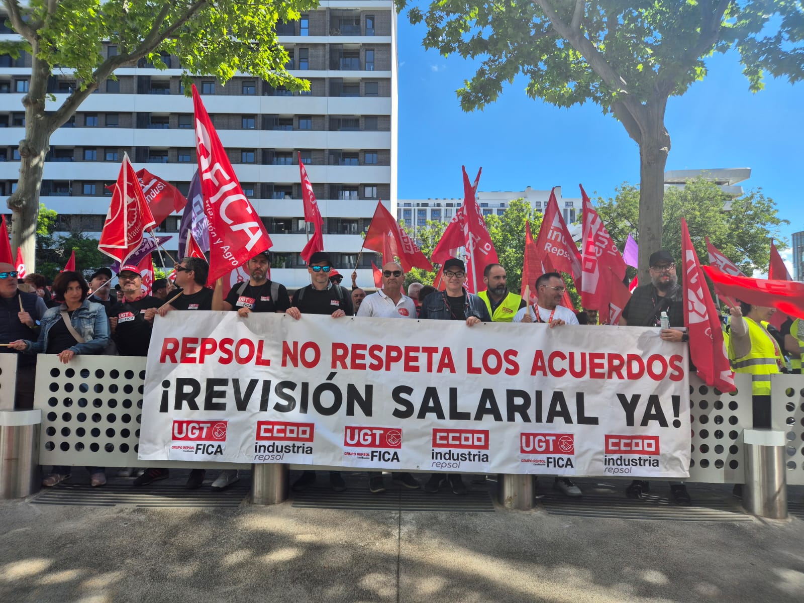 Concentración multitudinaria de la plantilla de Repsol en PROTESTA 